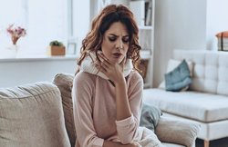 अपनाएं ये घरेलू उपाय, दूर होगी गले में खराश की परेशानी