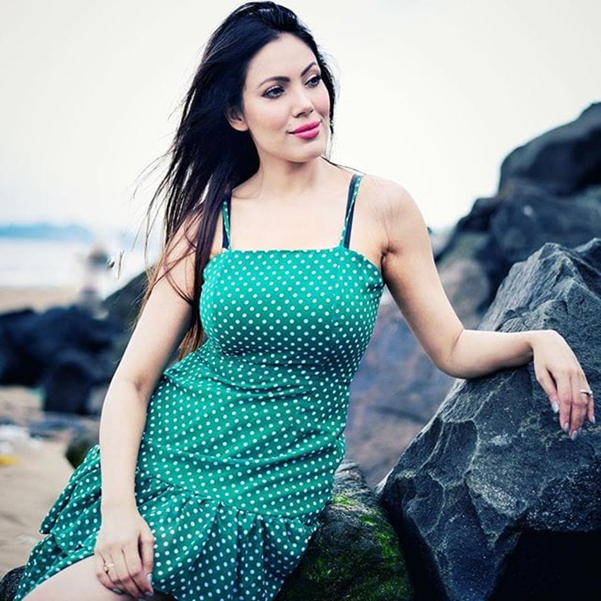 मुनमुन दत्ता बेहद ही सरल स्वभाव की हैं। वह अपने फैन्स से बड़े ही प्यार से मिलती हैं। फैन्स को ऑटोग्राफ देना हो या सेल्फी लेनी हो, मुनमुन कभी मना नहीं करतीं। वो अपने फैन्स को कभी नाखुश नहीं करती हैं।