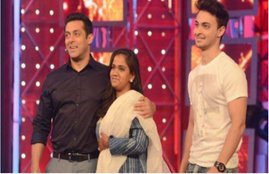 salman khan, arpita, salman khan sister viral video