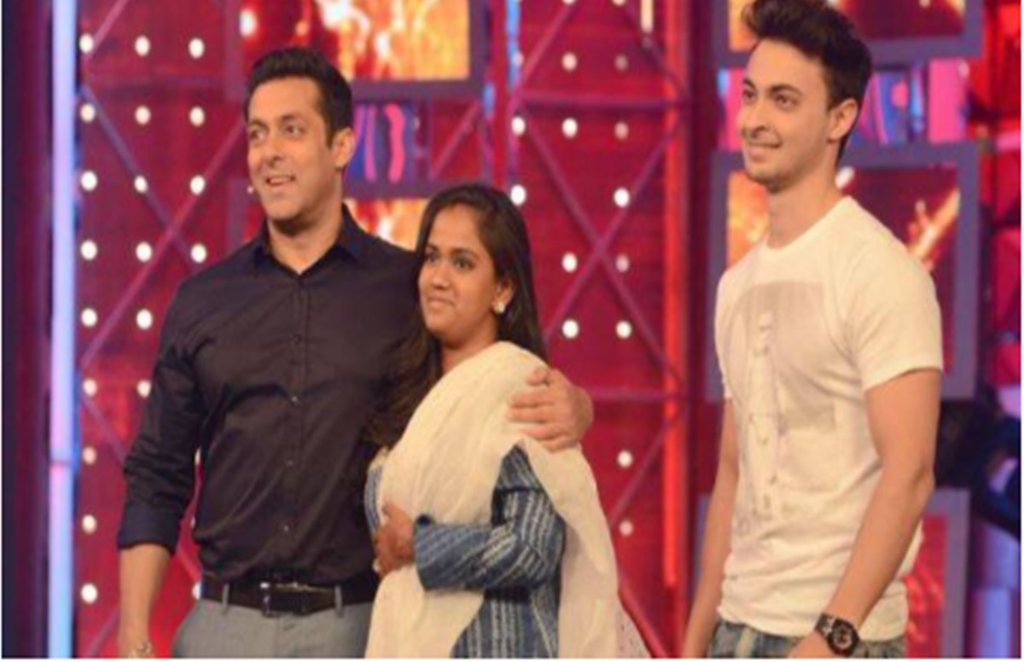 salman khan, arpita, salman khan sister viral video
