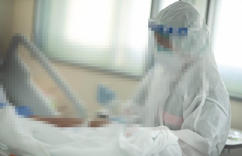 Nurse strips off PPE suit Nurse strips off PPE suit