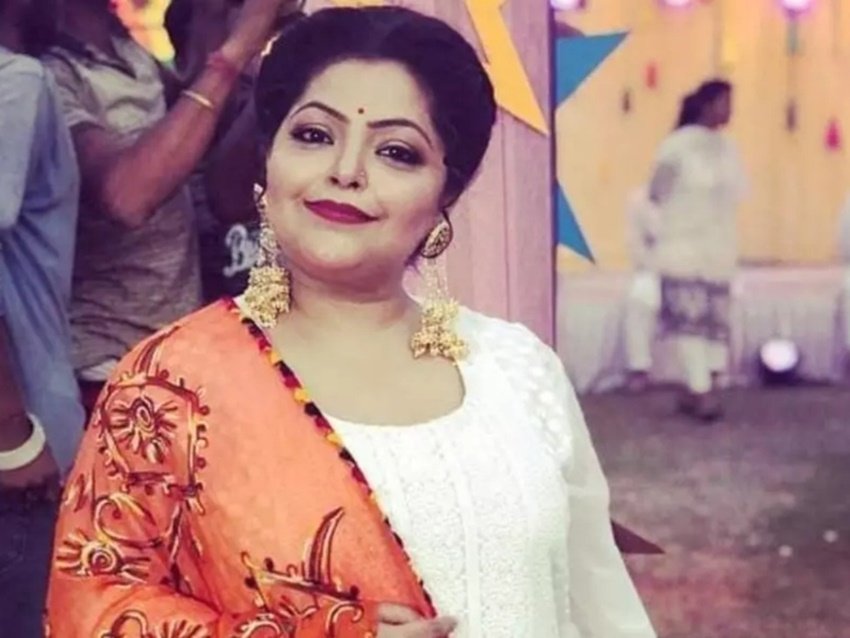 दिव्या का जन्म दिल्ली में हुआ था। उनके पिता विनय भटनागर रिसर्च एंड एनलिसिस विंग यानि रॉ में काम करते थे। 2017 में दिव्‍या के पिता के साथ दिल्‍ली में एक वारदात हुई थी। डीटीसी बस में उन्‍हें नशा देकर उनके साथ लूट हुई थी। इसके कुछ दिन बाद ही उनका निधन हो गया।