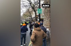 किसानों के समर्थन में ब्रिटेन में भारतीय उच्चायोग के सामने विरोध प्रदर्शन, खालिस्तानी झंडे भी लहराए