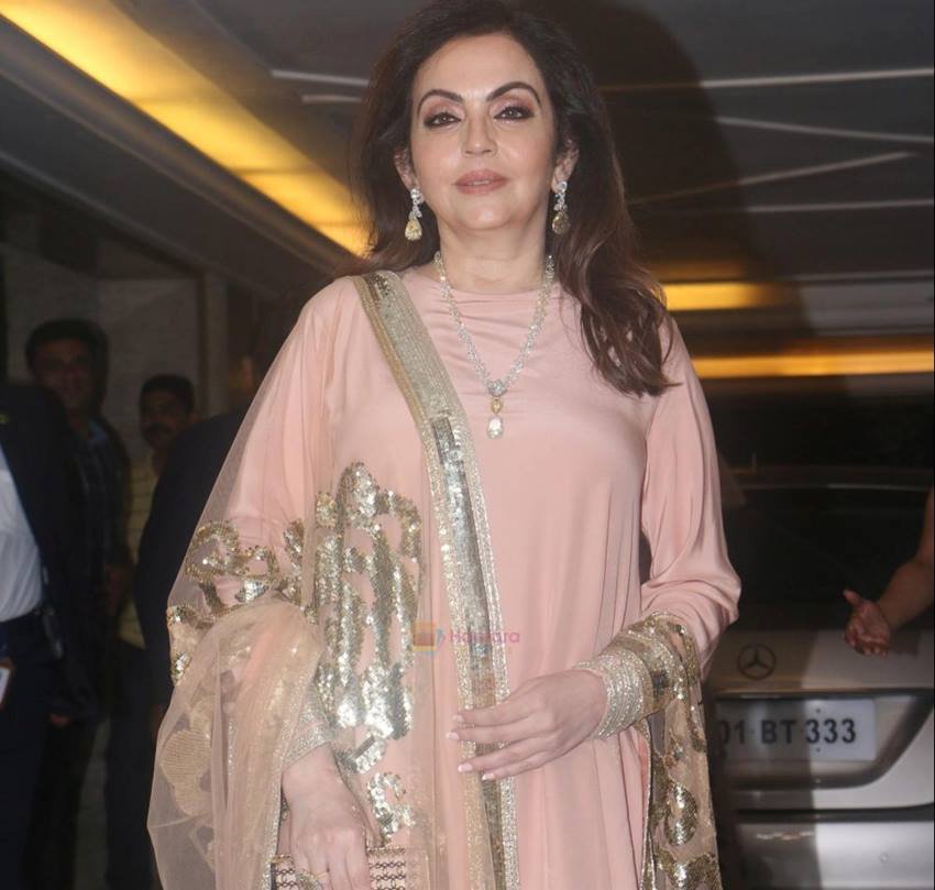 डॉक्टरों के उस स्टेटमेंट के बाद भी नीता अंबानी आज तीन बच्चों की मां हैं। नीता अंबानी की गोद भरने में जिनका अहम योगदान रहा वह हैं डॉ. फिरुजा पारिख।