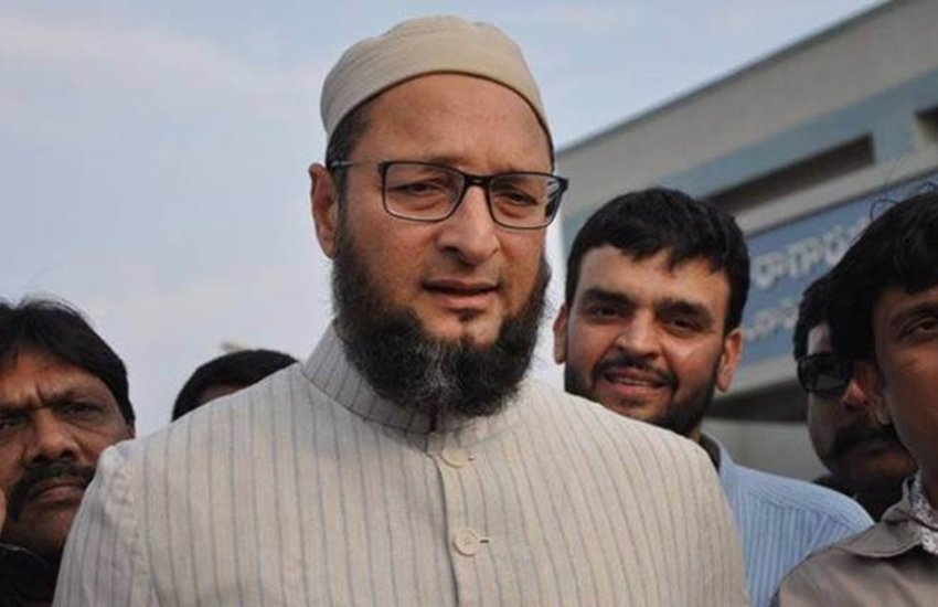 Asaduddin Owaisi: असदुद्दीन ओवैसी किसी परिचय के मोहताज नहीं हैं। आज उन्हें पूरी दुनिया उनके बेबाक अंदाज और मुद्दों पर पकड़ के लिए बखूबी जानती हैं।