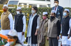 कांग्रेस के स्थापना दिवस पर विवादों में राहुल का विदेश दौरा, हुआ प्रियंका से सवाल तो ना देते बना जवाब