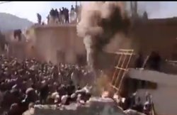 पाकिस्तान में सैकड़ों की भीड़ ने मलबे के ढेर में बदल दिया मंदिर, आग भी लगाई; वायरल हो रहा वीडियो