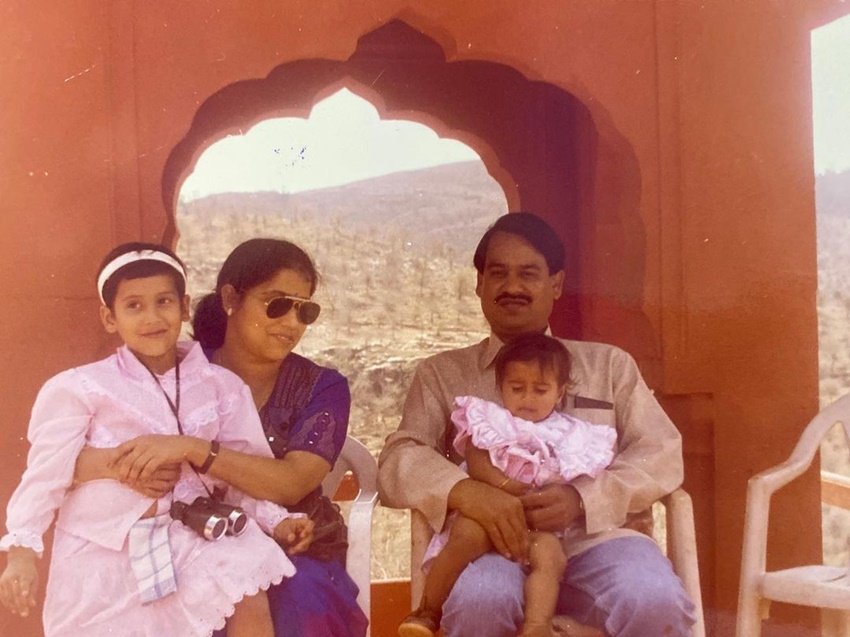 कॉलेज के दिनों से ही राजनीति में सक्रीय रहने वाले ओम बिड़ला ने साल 1991 में अमिता बिड़ला से शादी रचाई थी।