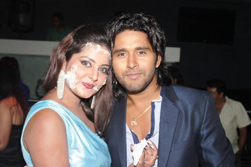 Manoj tiwari divorce, manoj tiwari second wife