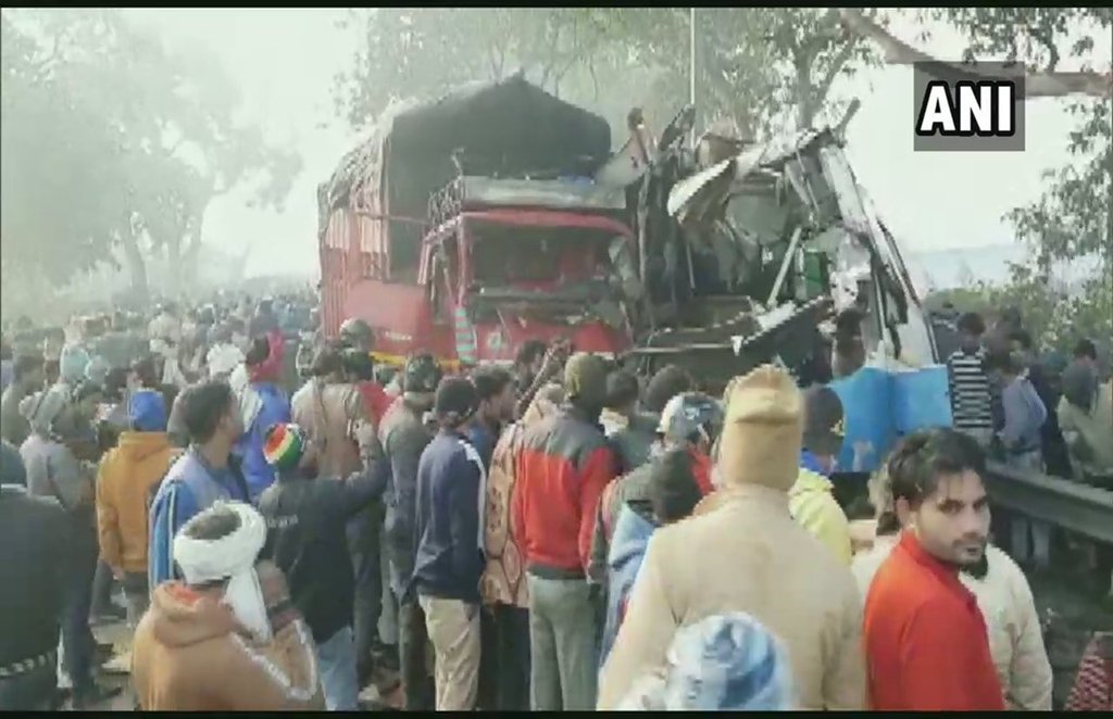 मुरादाबाद में भीषण सड़क हादसा, 10 लोगों की मौत। (फोटो- ANI ट्विटर हैंडल)