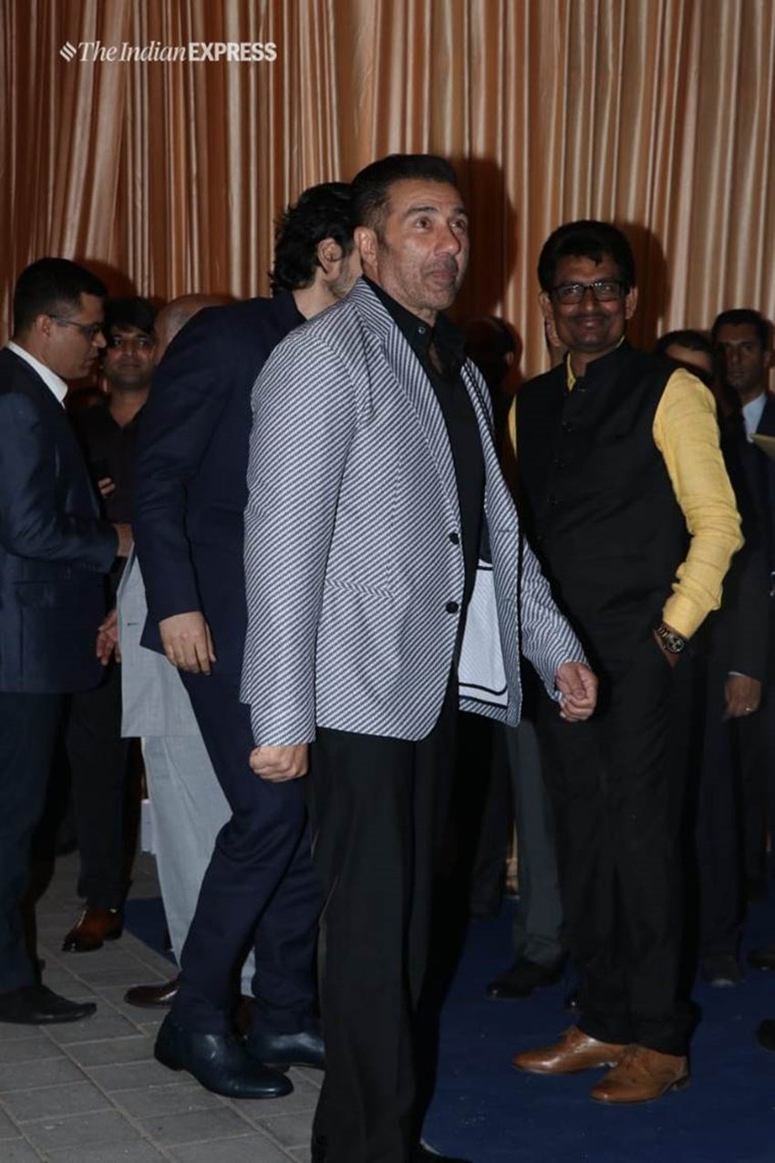 Hema Malini Sunny Deol Rift, Mukesh Ambani Reliance, Sunny Deol Stepmother, Dharmendra Wife