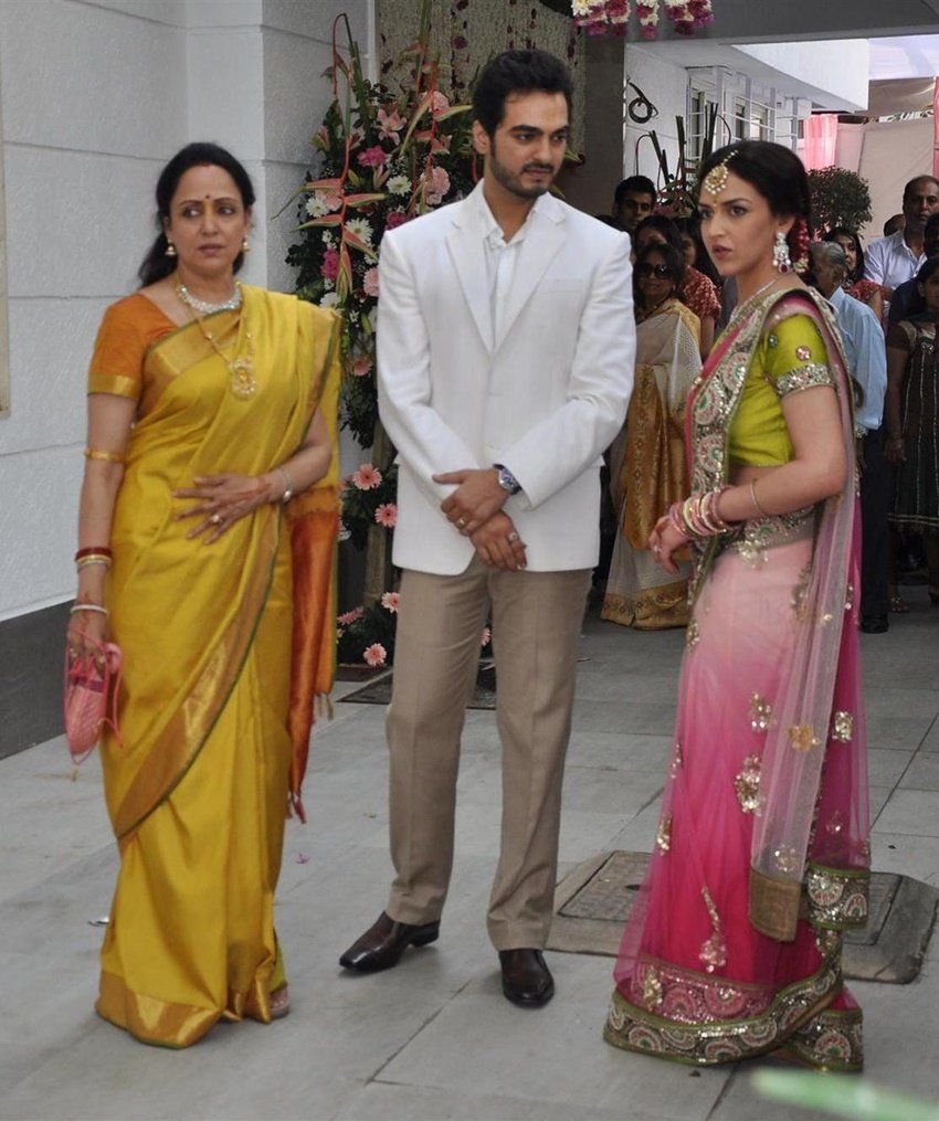 Hema Malini Sunny Deol Rift, Sunny Deol Stepmother, Dharmendra Wife