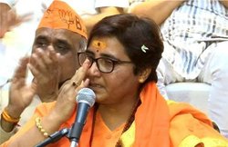 भोपाल में भाव नहीं मिलने से नाराज हैं सांसद प्रज्ञा सिंह ठाकुर, घर पर की गुप्त बैठक, मोबाइल बाहर रखवाए