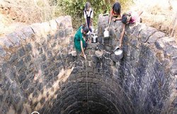 राजनीति: भूगर्भीय जल का गहराता संकट