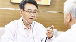 जरा सी अनदेखी से बिगड़ सकता है अधिक उम्र के लोगों का ब्लड शुगर लेवल, कंट्रोल के लिए अपनाएं ये टिप्स