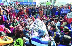 श्मशान घाट हादसे में तीन निकाय अधिकारी गिरफ्तार