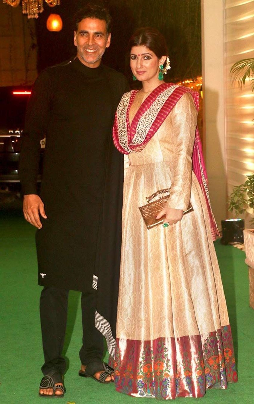 ट्विंकल खन्ना अक्षय कुमार से शादी के बाद एक्टिंग से दूर हो चुकी हैं। अब वह किताबें लिखती हैं।