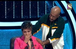 Indian Idol 12: जब मृत भाई को याद कर फूट- फूट कर रोए हिमेश रेशमिया, नेहा कक्कड़ भी हुईं इमोशनल