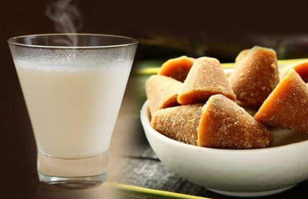 jaggery milk benefits in winter, jaggery milk, health benefits of jaggery