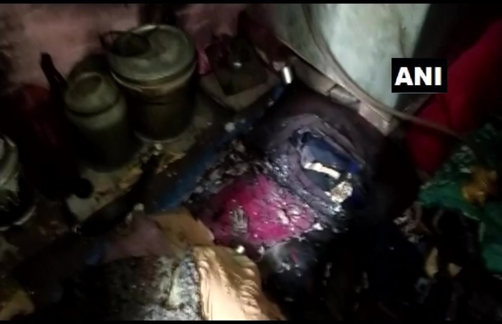 शख्स ने ससुराल को कर दिया आग के हवाले। शख्स ने ससुराल को कर दिया आग के हवाले।