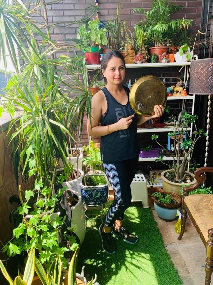 रोहिणी सोशल मीडिया के माध्यम से अपने पिता और भाइयों के हक में आवाज बुलंद करती रहती हैं।