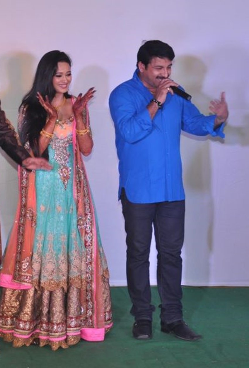 Manoj tiwari divorce, manoj tiwari second wife