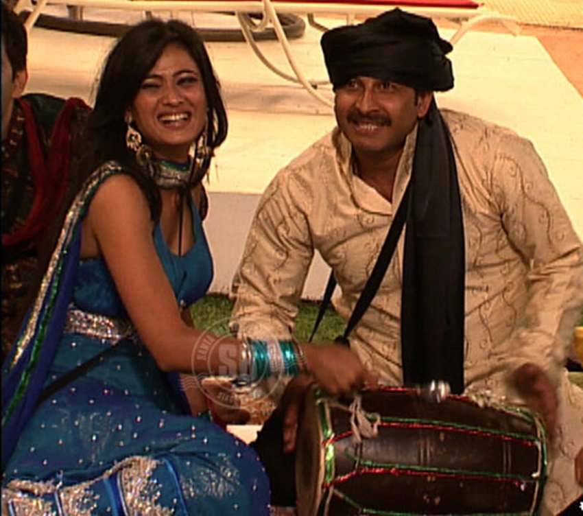 Manoj tiwari divorce, manoj tiwari second wife