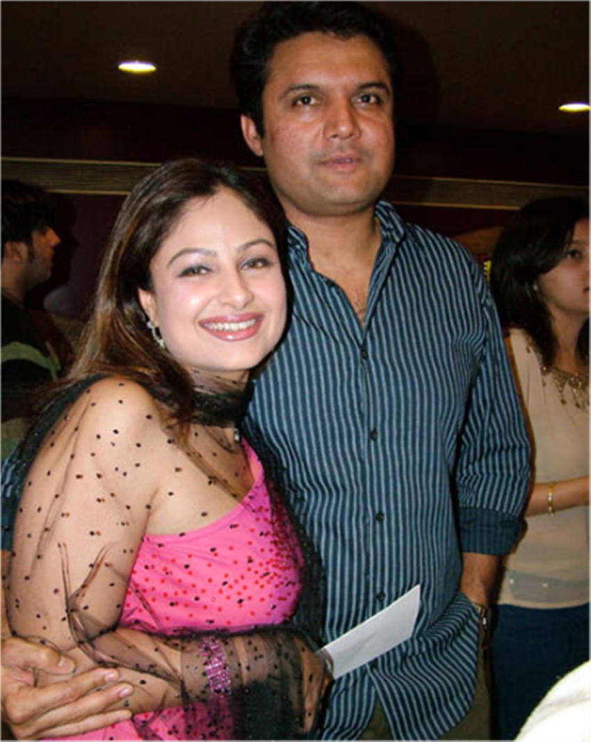 साल 2003 में आयशा जुल्का ने बिजनेसमैन समीर वाशी से ब्याह रचा लिया। आयशा ने खुद बताया है कि उन्होंने शादी के बाद बच्चे ना करने का इरादा बनाया था जिसमें उनके पति ने भी साथ दिया।