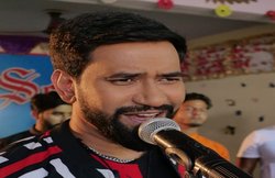 मुंबई के अंधेरी इलाके में है आलीशान फ्लैट, 5 करोड़ की संपत्ति के मालिक हैं निरहुआ, जानिए क्या करती हैं पत्नी