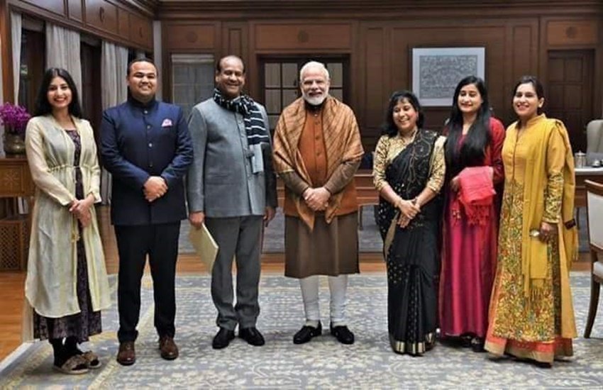 om Birla Daughter, Om birla wife