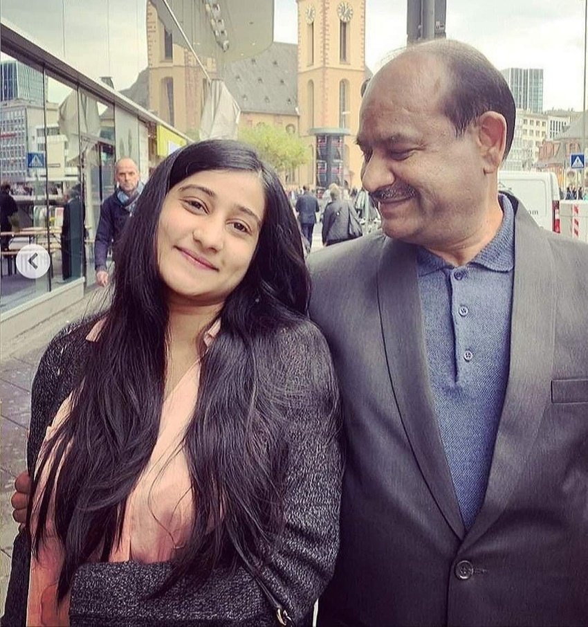 om Birla Daughter, Om birla wife