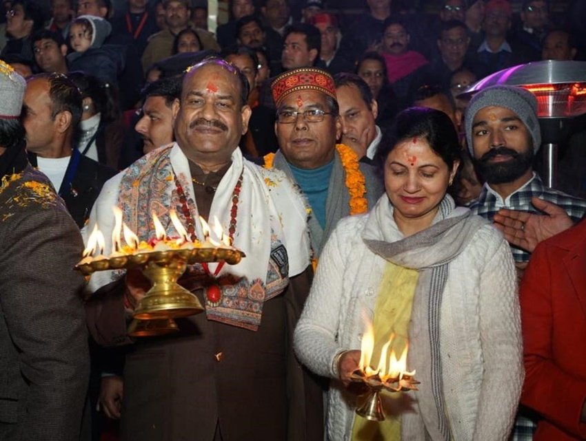 om Birla Daughter, Om birla wife