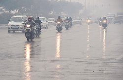 बारिश, बर्फबारी व कोहरे की चपेट में उत्तर भारत, अगले दो-तीन दिन में दिल्ली सहित आसपास के सभी राज्यों में हल्की बारिश के आसार