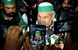 किसान आंदोलन: ट्रैक्टर रैली में हिंसा पर राकेश टिकैत ने पूछा- कोई वहां झंडा फहरा गया, गोली क्यों नहीं चलाई? पुलिस कहां थी?