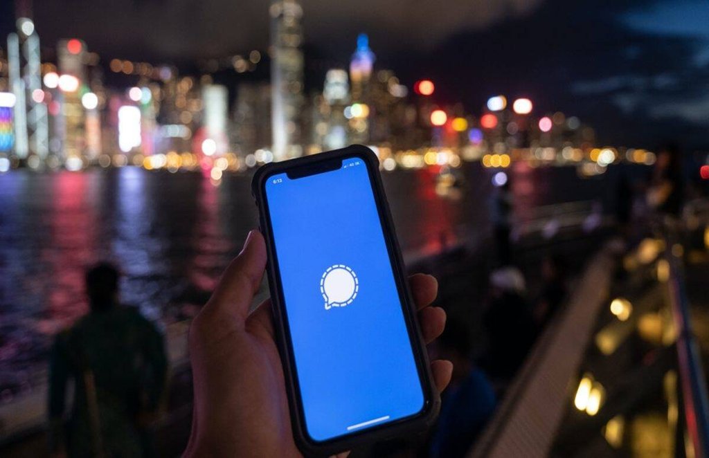 whatsapp privacy policy, signal app popularity, elon musk signal app, signal app best feature, what is signal app,