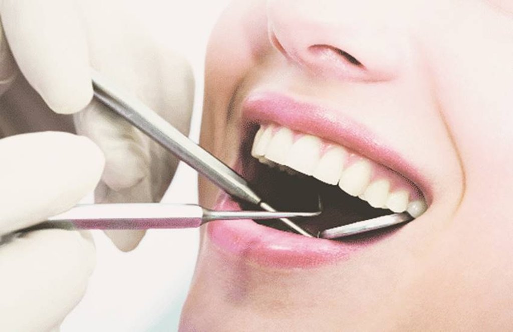 tooth problems, bleeding gums, swollen gums, gum bleeding