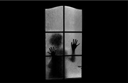 एमपी गजब है! रेप की शिकार नाबालिग को पेड़ से बांधा, भारत माता की जय के नारे के बीच परेड करवाई