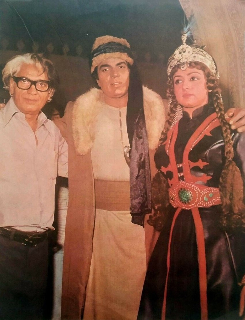 Hema Malini Sunny Deol Rift, Sunny Deol Stepmother, Dharmendra Wife