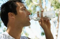 क्या पानी पीने से भी काबू में रह सकता है ब्लड शुगर लेवल? डायबिटीज रोगी जरूर दें ध्यान