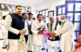 Madhya Pradesh,Congress,Hindu Mahasabha leader,Babulal Chaurasia,Joins Congress
