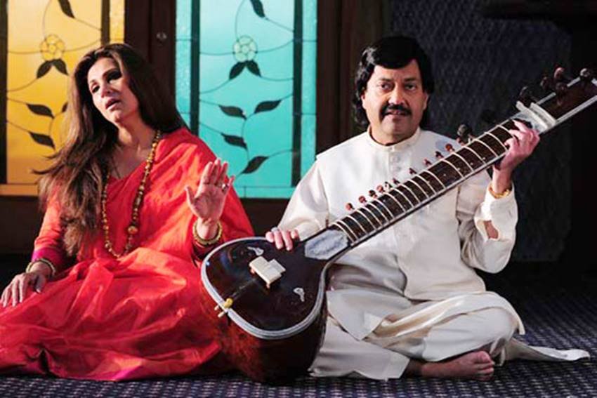 amar singh Dimple kapadia Relation, Amar Singh Wife