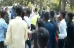 आपस में ही भिड़ गए कांग्रेसी, नेता के जन्मदिन को लेकर हुआ बवाल