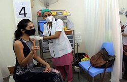 क्या कोविड-19 डाल सकता है आपके थायरॉइड पर असर? ये लक्षण दिखें तो हो जाएं सावधान! जानिये