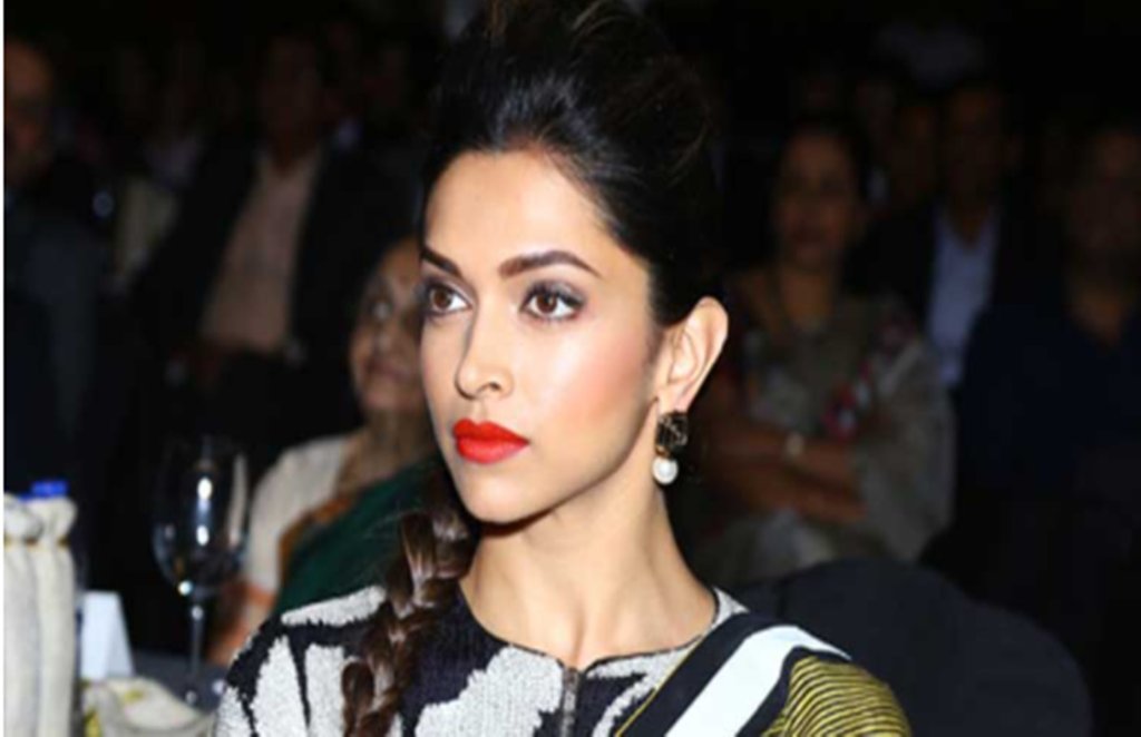 deepika padukone, deepika padukone viral video, deepika padukone purse