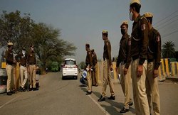 PCR वैन में ख़ुदकुशी: दिल्ली पुलिस के एएसआई ने सर्विस रिवॉल्वर से खुद को मारी गोली