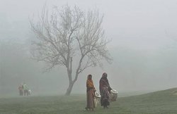 मौसम का मिजाज: कंपा देने वाली सर्द हवाओं के बीच पहाड़ों पर बारिश-बर्फबारी, देश के कई राज्यों में गलन अभी जारी