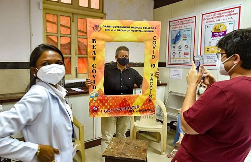corona vaccination, frontline worker