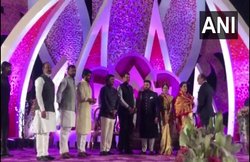 महाराष्ट्र में VVIP शादी में नियम उल्लंघन पर FIR, पूर्व CM समेत कई नेता थे मेहमान