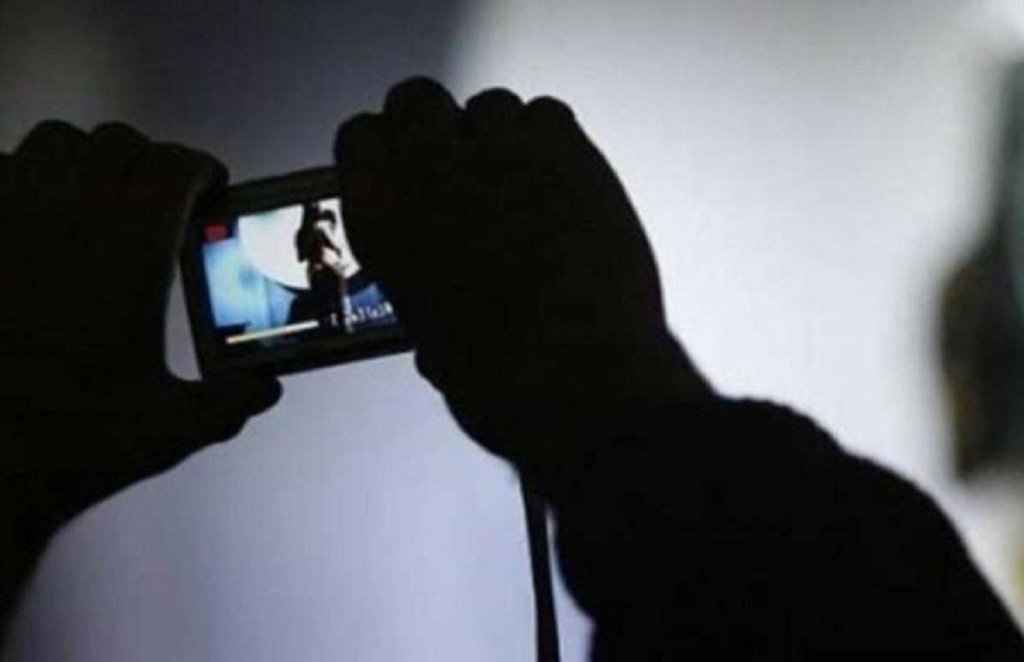 "Mumbai, Crime against Women, Mumbai news, Mumbai crime news, Mumbai news latest, Mumbai police, cybercrime, obscene video, blackmail "Mumbai, Crime against Women, Mumbai news, Mumbai crime news, Mumbai news latest, Mumbai police, cybercrime, obscene video, blackmail