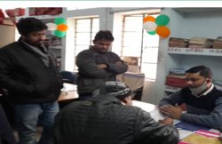 मिर्च पाउडर आंखों में डाल लूट लिया एक करोड़ का सोना, सुराग लगाने में जुटी पुलिस